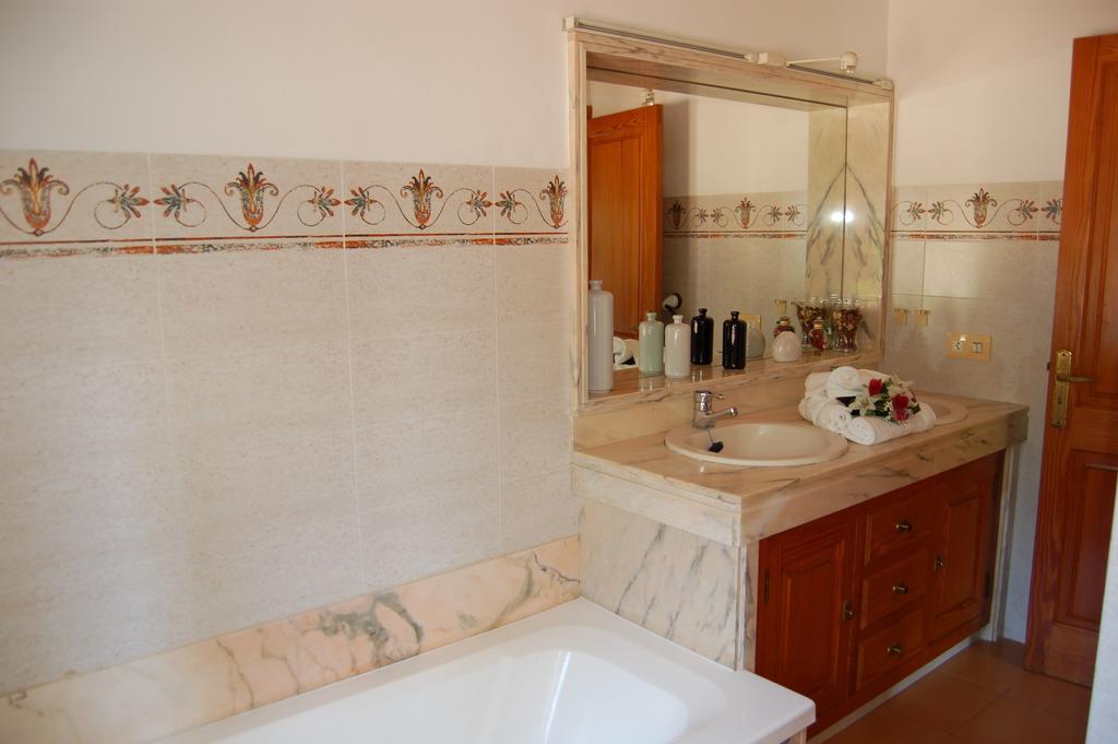 Private Villas Puerto Pollensa For Family Groups, Private Mountain Ideal For Runners, Trailers, Hikers, It Is Approximately 3 Minute Walk From The Beach Chambre photo